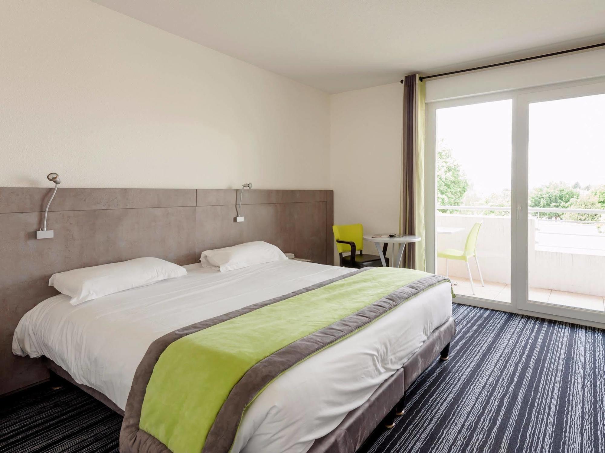 Hotel Le Chatard Sarcey Eksteriør bilde